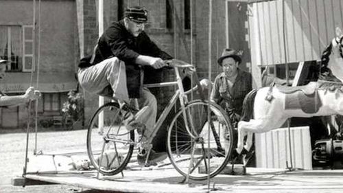 Ciclo de cinema «𝗡𝗼 𝗴𝗿𝗮𝗻𝗱𝗲 𝗰𝗼̂𝗻𝗰𝗮𝘃𝗼 𝗱𝗮 𝗻𝗼𝗶𝘁𝗲 𝗮 𝗯𝗶𝗰𝗶𝗰𝗹𝗲𝘁𝗮»